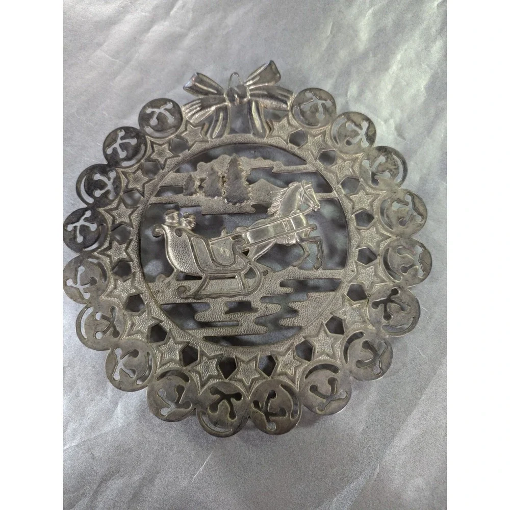 Godinger silver Christmas trivet wreath style horse carriage sleigh stars bells‎